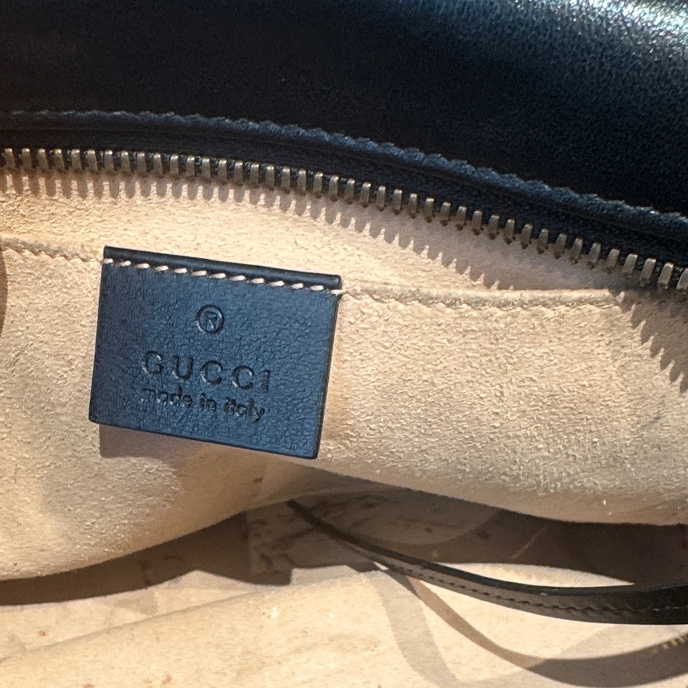 Gucci Black Chevron Crossbody Bag with Gold Logo - Picture 3 of 9
